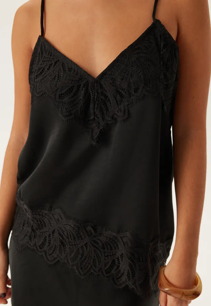 Vilea Strap Top