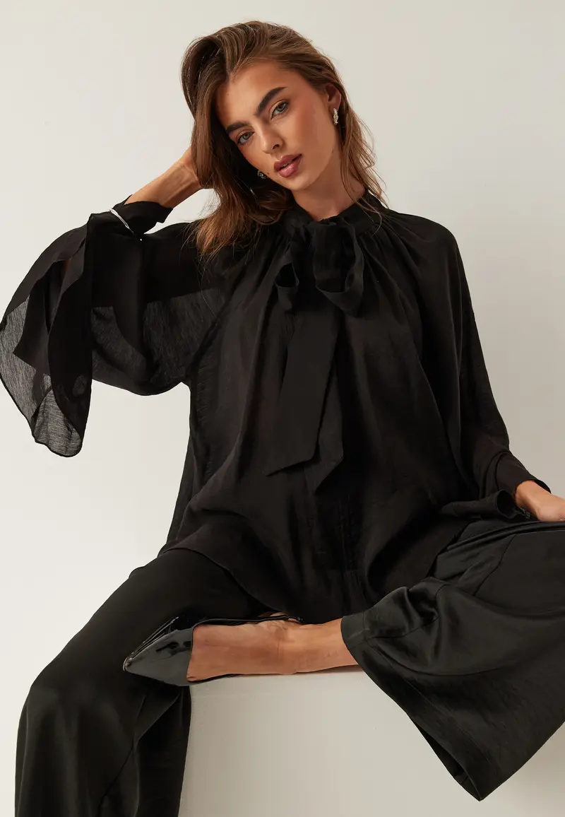 Wide Sleeve Bow Blouse