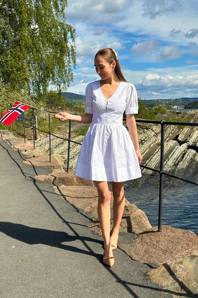 Zenda Embroidery Dress White