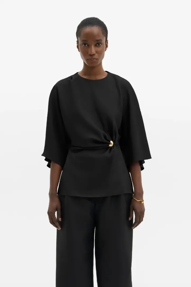 Zilla Brooch Detailed Blouse Black