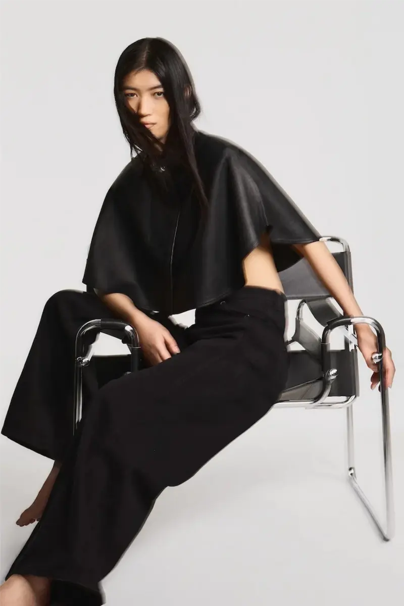 Zoe Cape Black